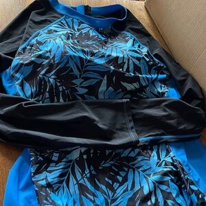 Daci Rash Guard Swimsuit Long Sleeve Top Bathing Suit Blue and Black Leaf Print